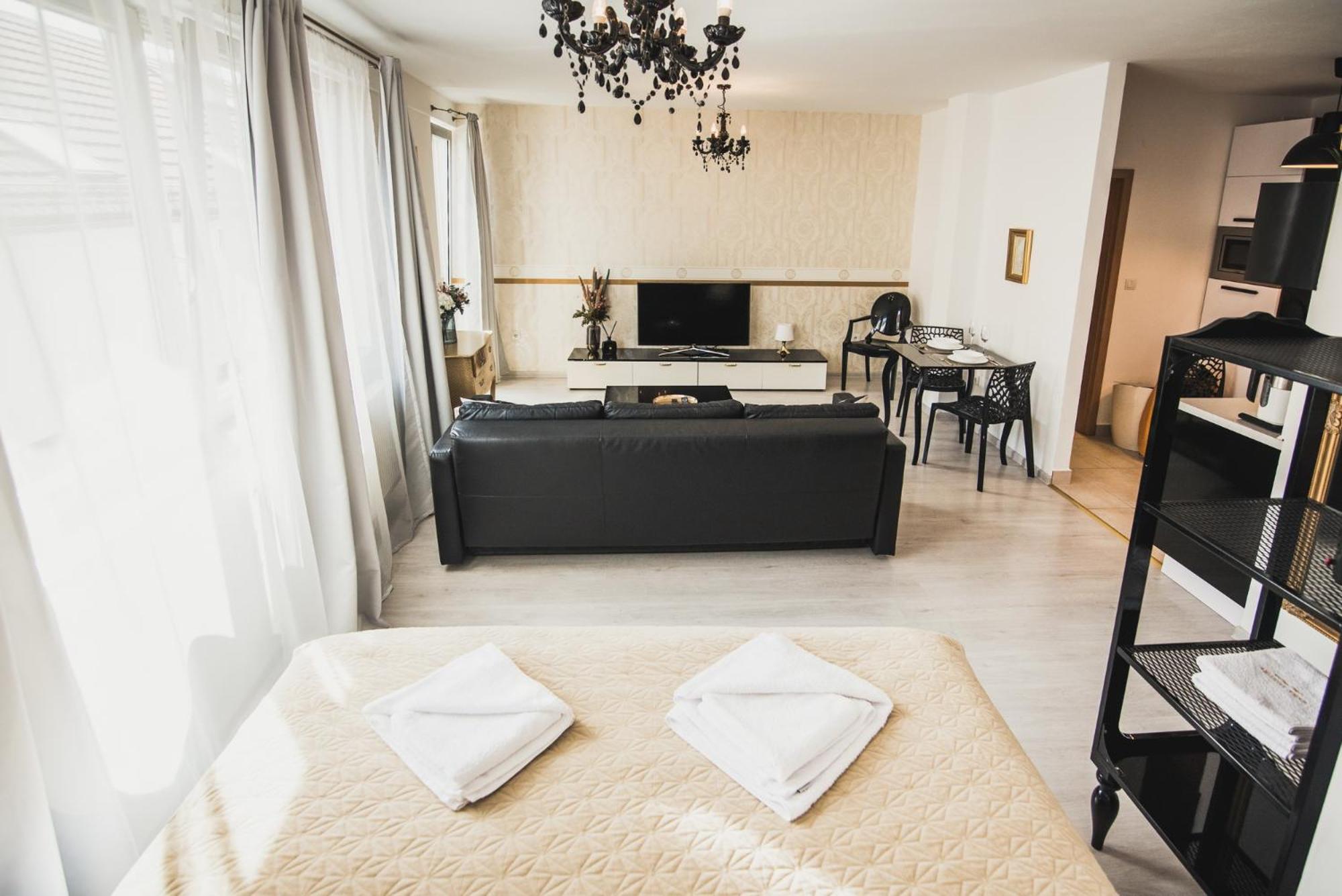 Zara Luxury Apartments The Absolute Center Of Жилина Екстериор снимка